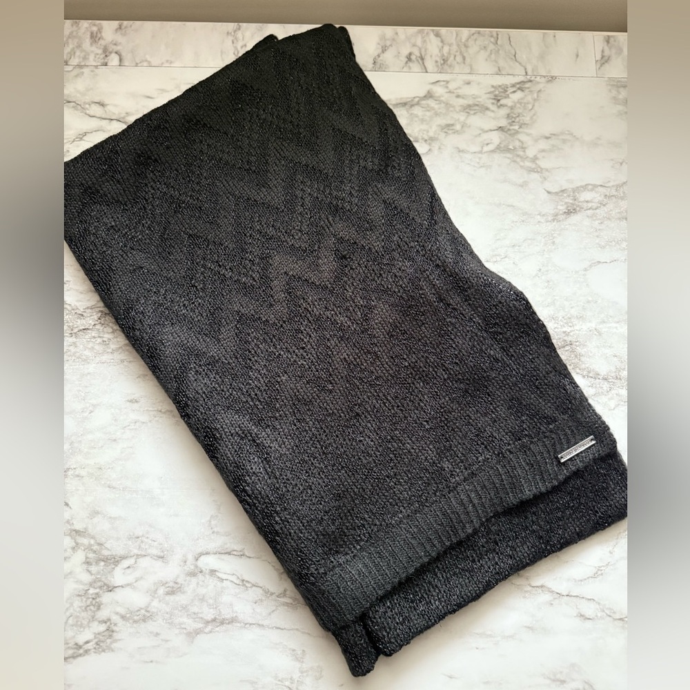 Vince Camuto Black Chevron Pointelle Blanket Scarf